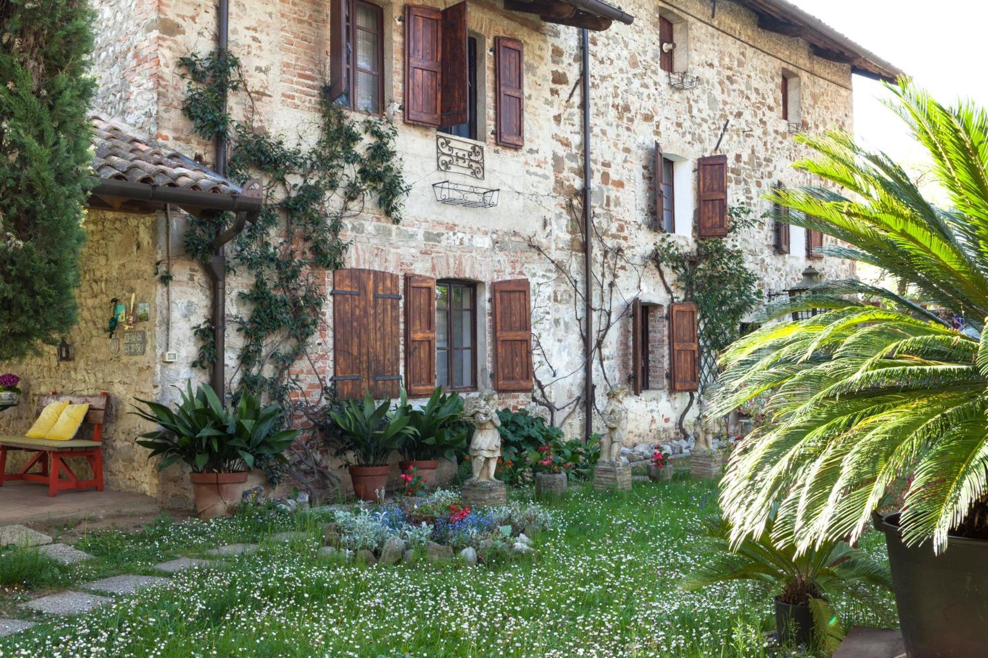 B&B La Casa Del Sole Manzano Bagian luar foto