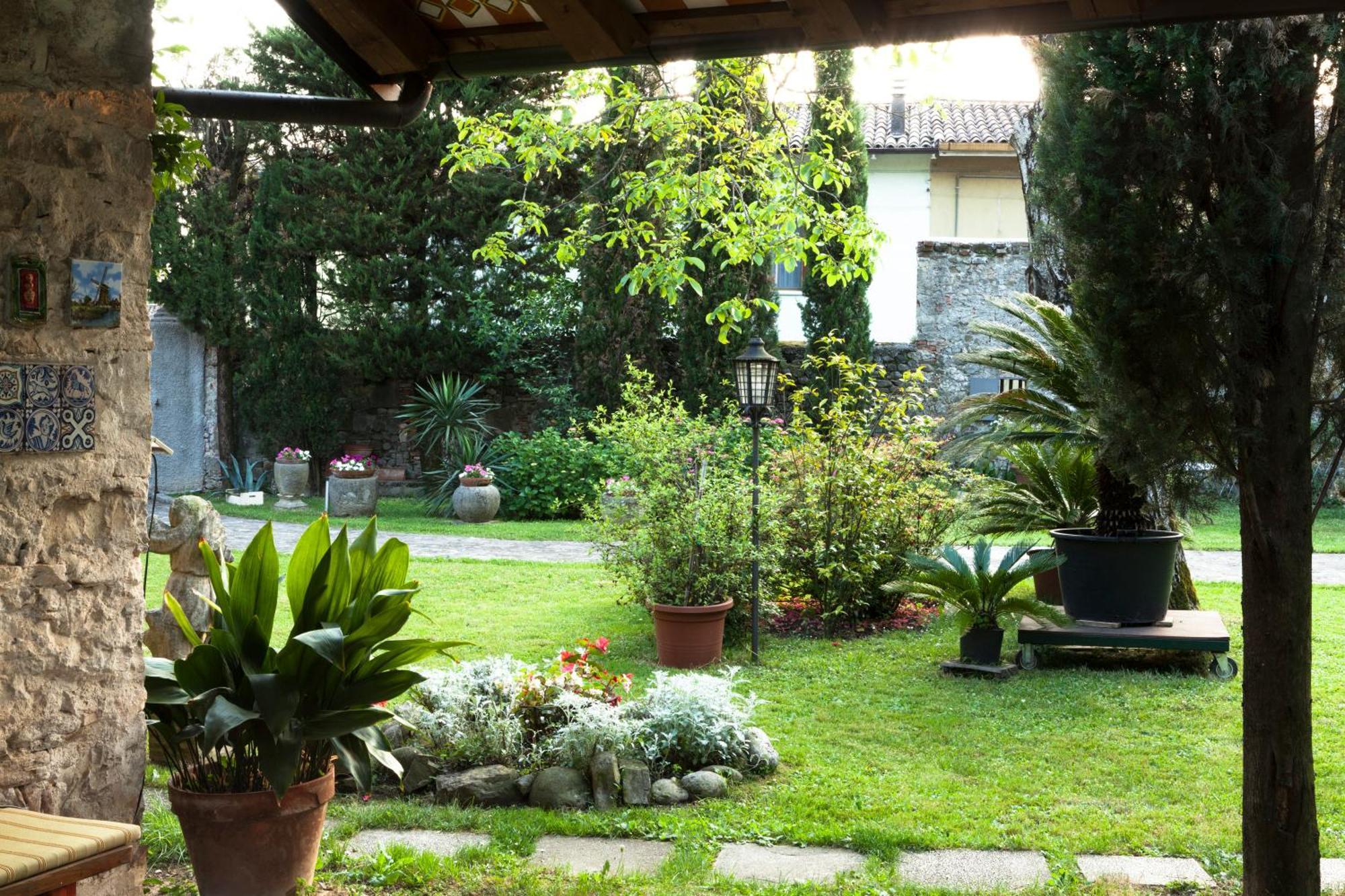 B&B La Casa Del Sole Manzano Bagian luar foto