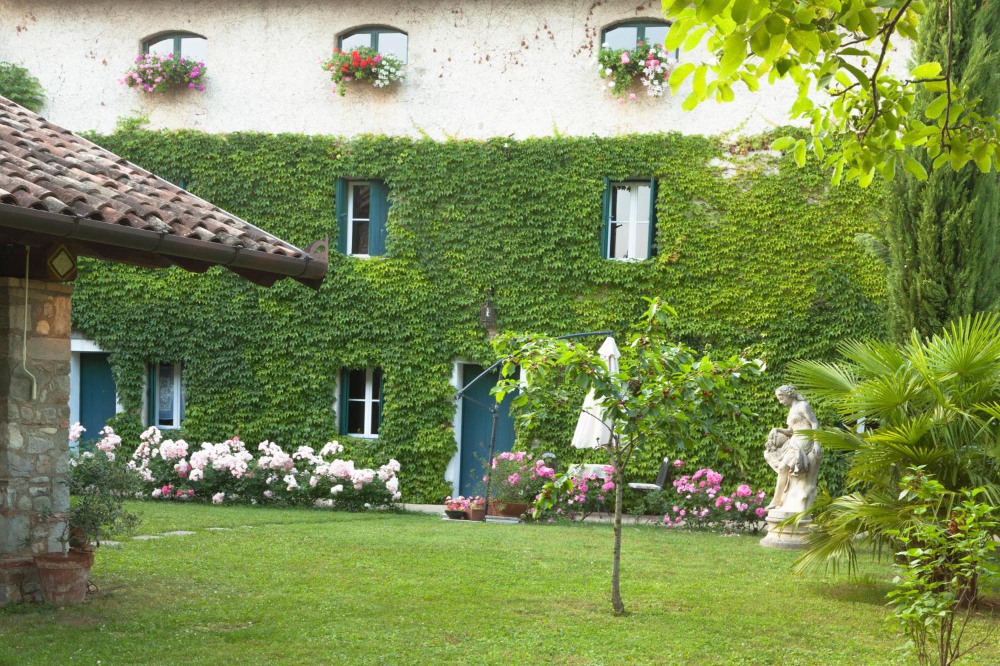 B&B La Casa Del Sole Manzano Bagian luar foto