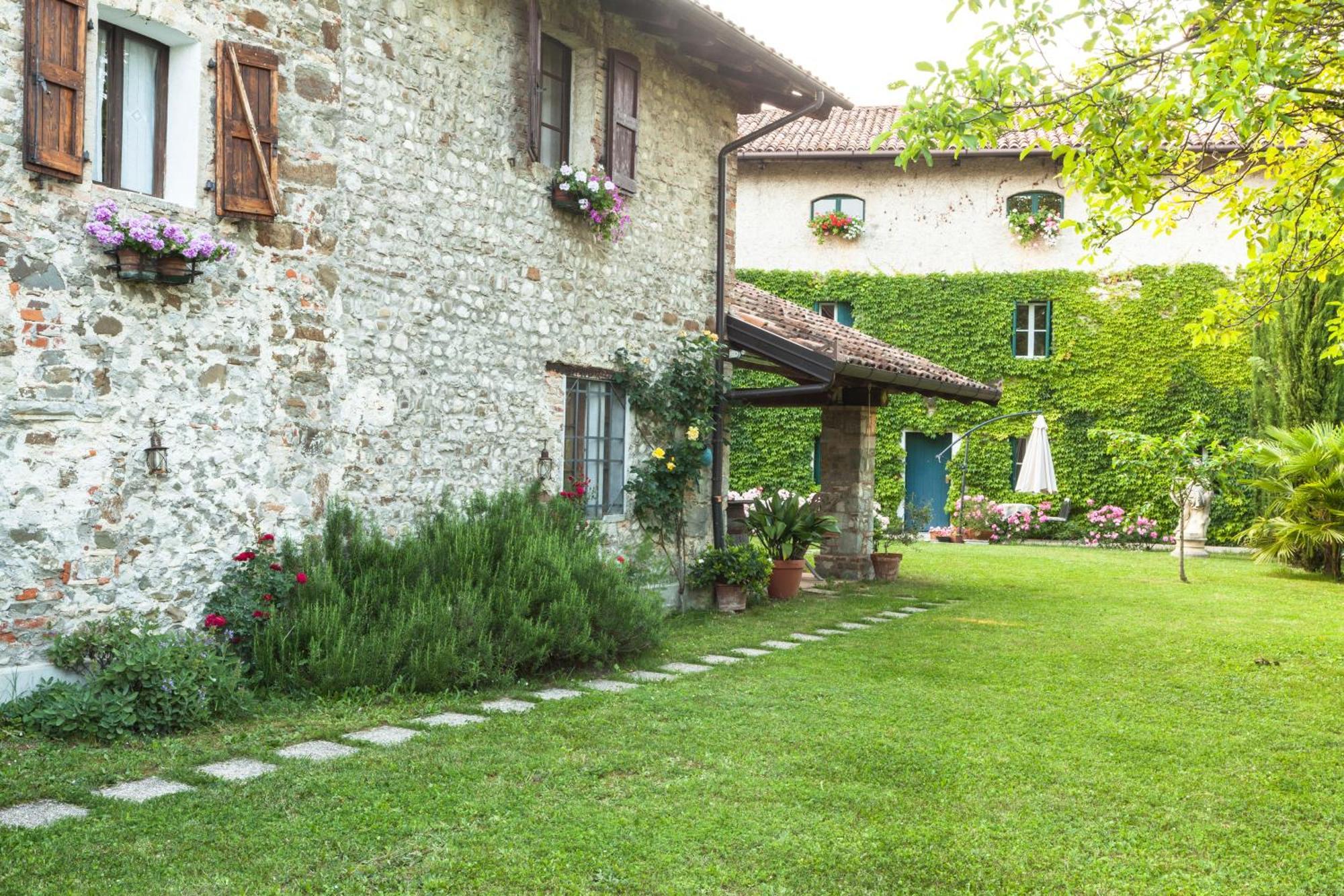 B&B La Casa Del Sole Manzano Bagian luar foto